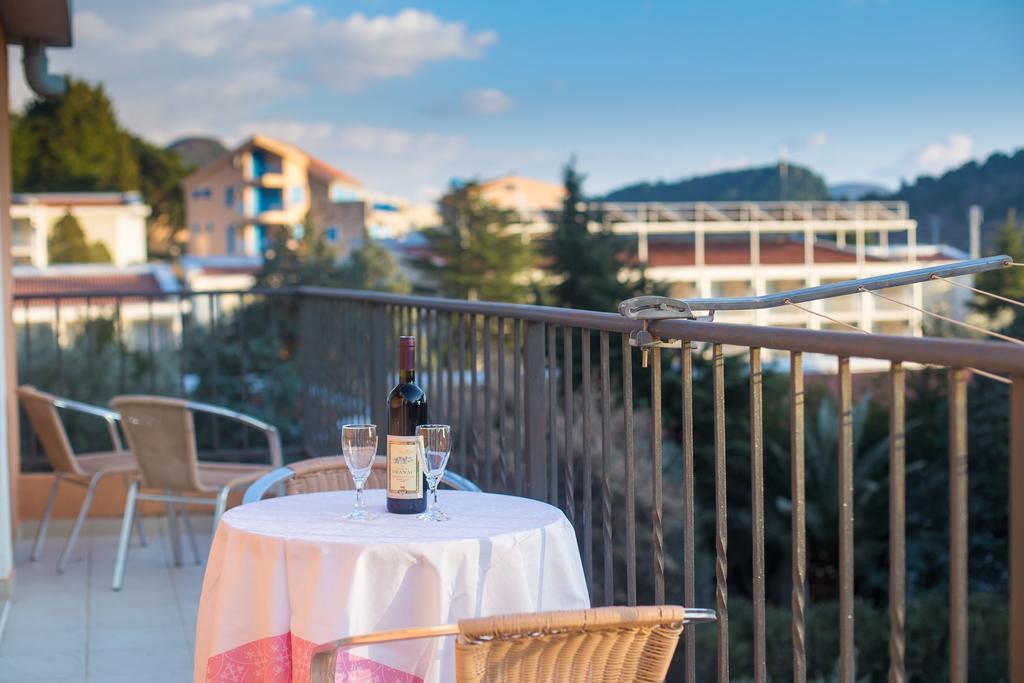 Villa Nadezda Petrovac na moru Exterior foto
